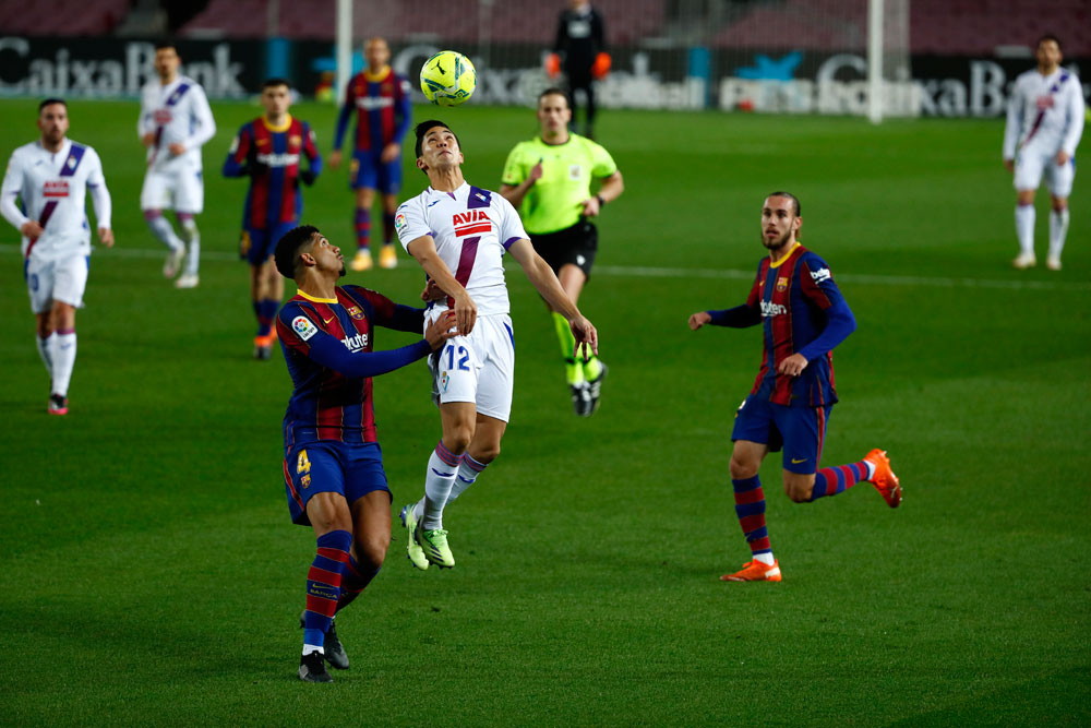 Eibar Tahan Imbang Barca di Camp Nou