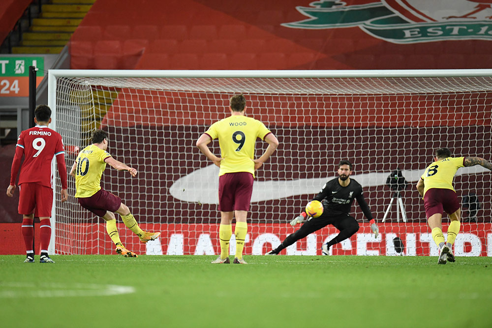 Anfield Runtuh di Tangan Burnley