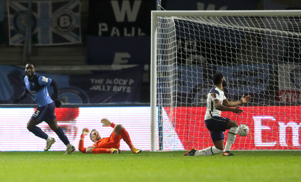 Gareth Bale Bersinar, Tottenham Singkirkan Wycombe