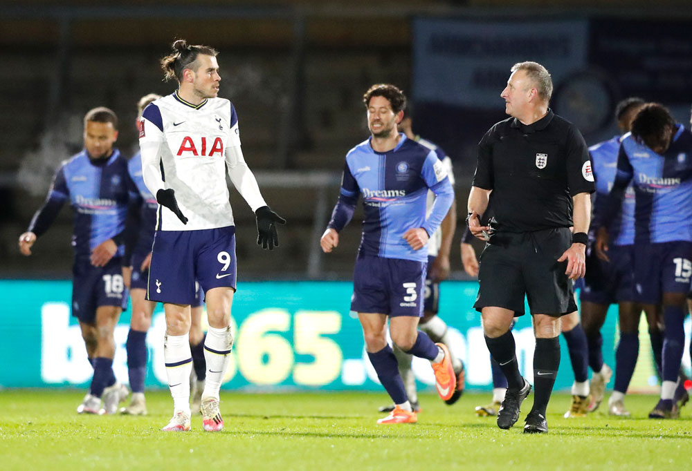 Gareth Bale Bersinar, Tottenham Singkirkan Wycombe