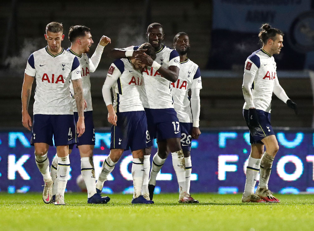 Gareth Bale Bersinar, Tottenham Singkirkan Wycombe