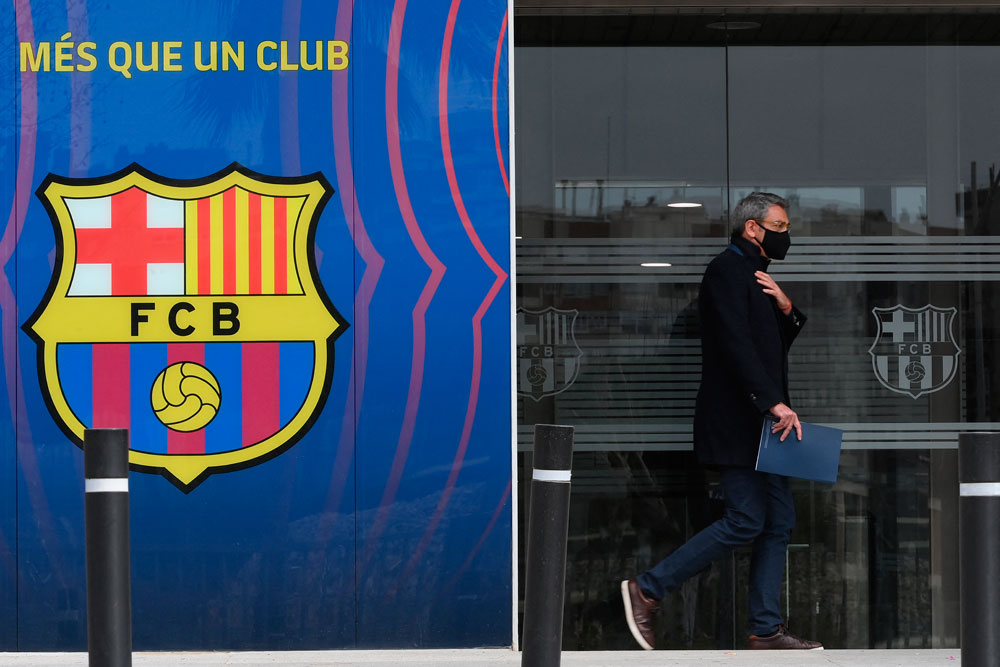 Foto Suasana Kantor Barcelona Saat Digeledah Polisi