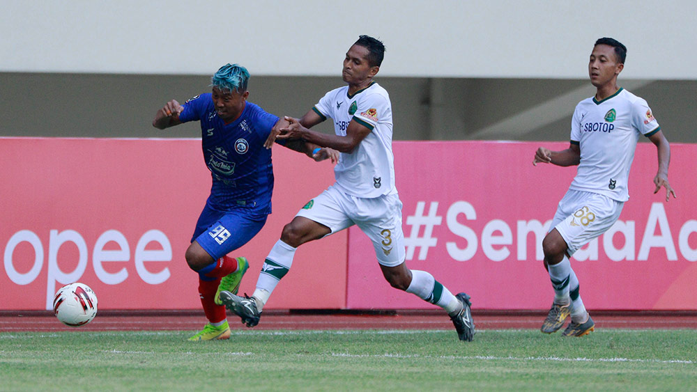 Duel Arema vs Persikabo 1973 Berakhir Tanpa Pemenang