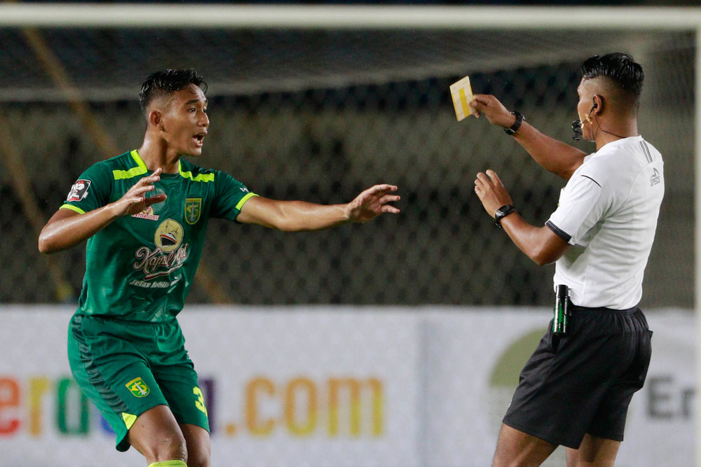 Foto: Diwarnai 3 Penalti, 10 Pemain Persebaya Bungkam Persik Kediri