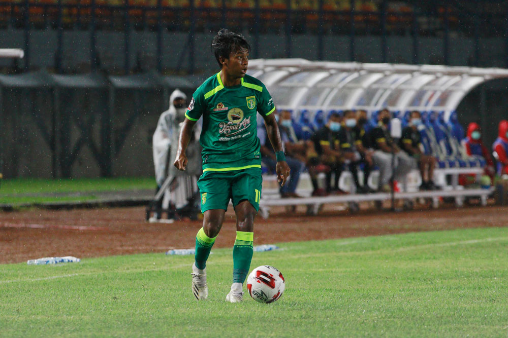 Foto: Diwarnai 3 Penalti, 10 Pemain Persebaya Bungkam Persik Kediri