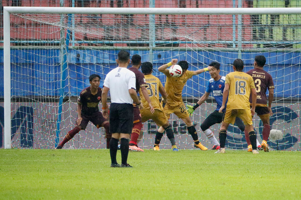 PSM Makassar vs Bhayangkara Solo FC Berakhir 1-1