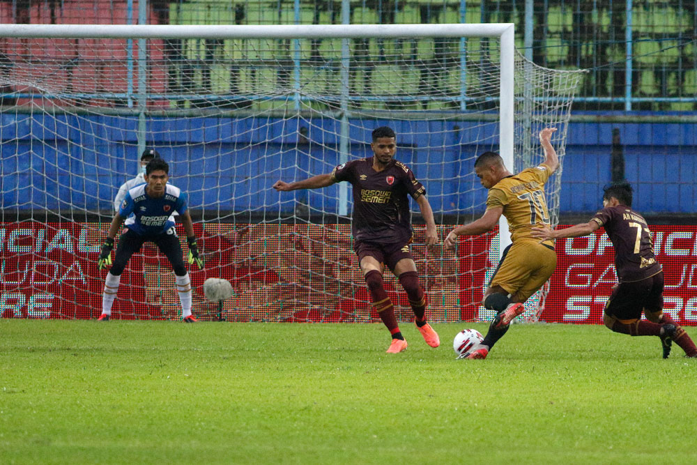 PSM Makassar vs Bhayangkara Solo FC Berakhir 1-1