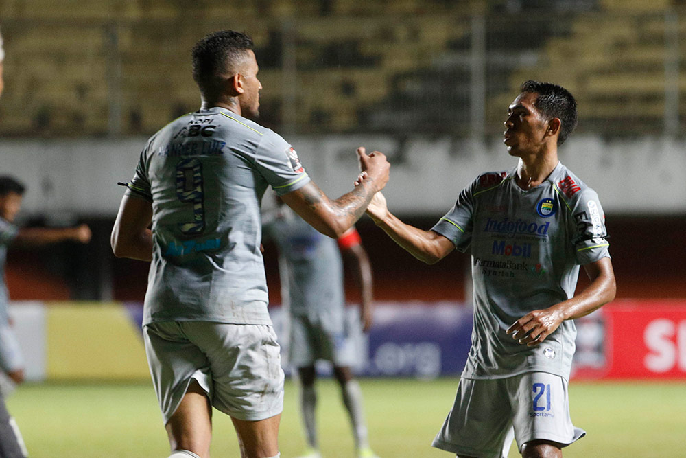 Ezra Walian Cetak Gol, Persib Hajar Persita Tangerang