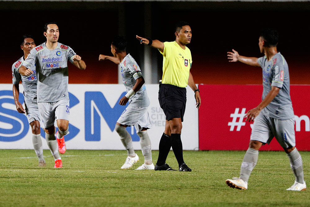 Ezra Walian Cetak Gol, Persib Hajar Persita Tangerang