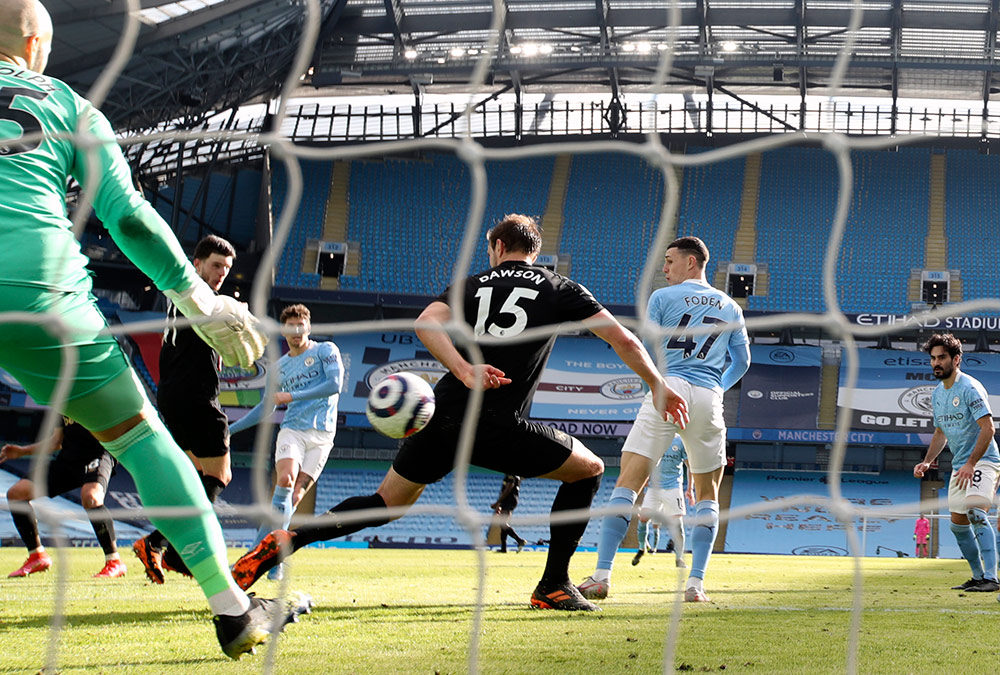 Duo Bek jadi Bintang Kemenangan Manchester City