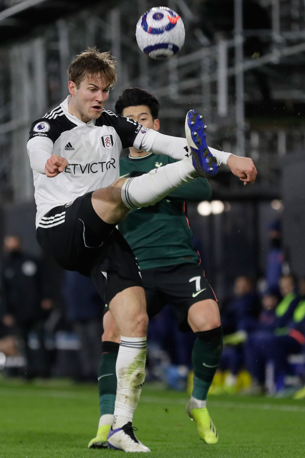 Gol Bunuh Diri Menangkan Tottenham di Markas Fulham