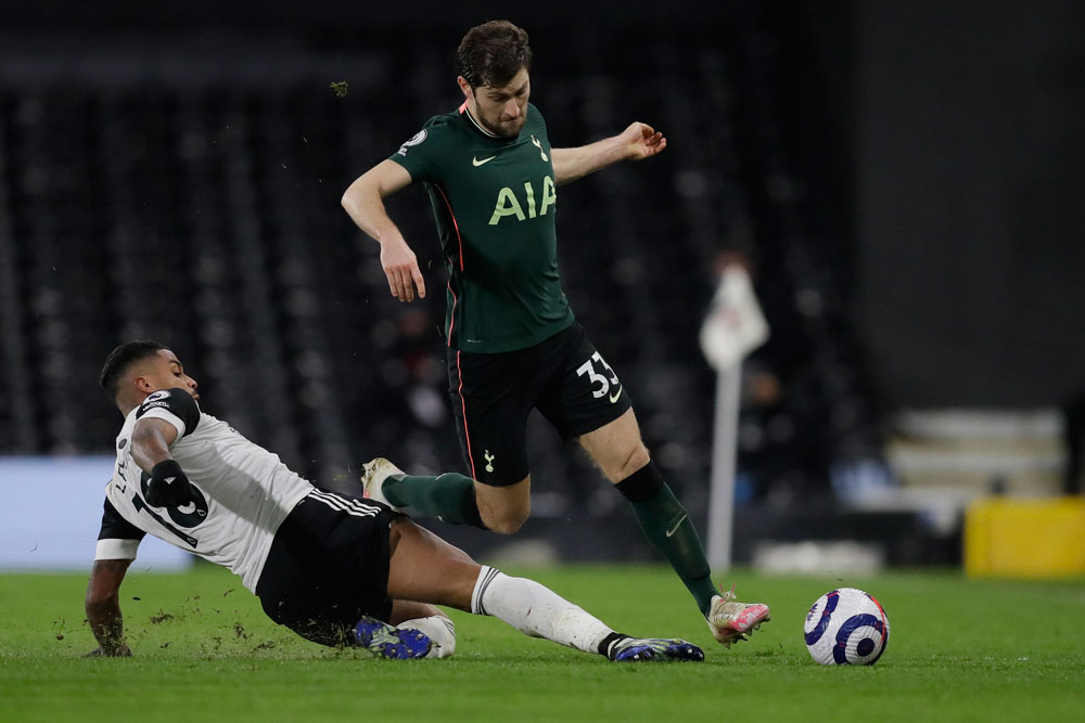 Gol Bunuh Diri Menangkan Tottenham di Markas Fulham