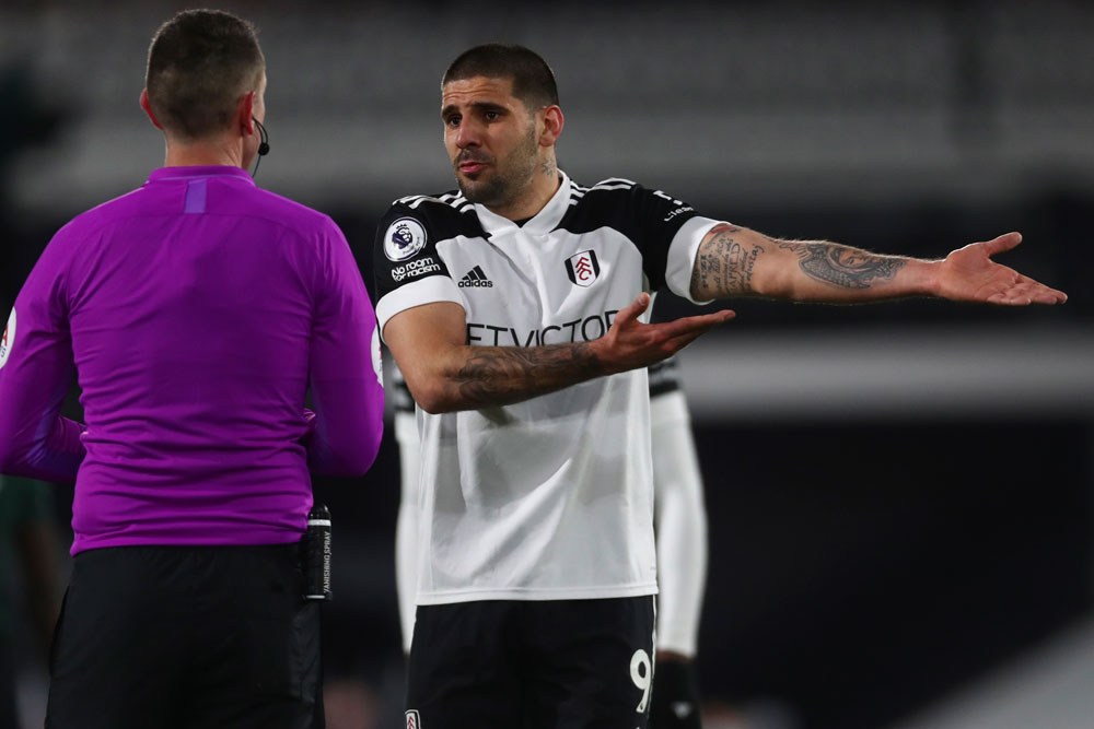 Gol Bunuh Diri Menangkan Tottenham di Markas Fulham Gol Bunuh Diri Menangkan Tottenham di Markas Fulham
