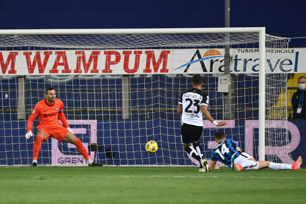 Alexis Sanchez Pimpin Inter Milan Bungkam Parma