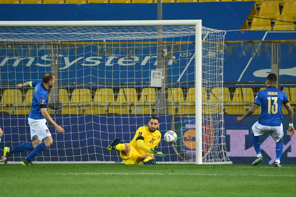 Italia Berjaya Lawan Irlandia Utara
