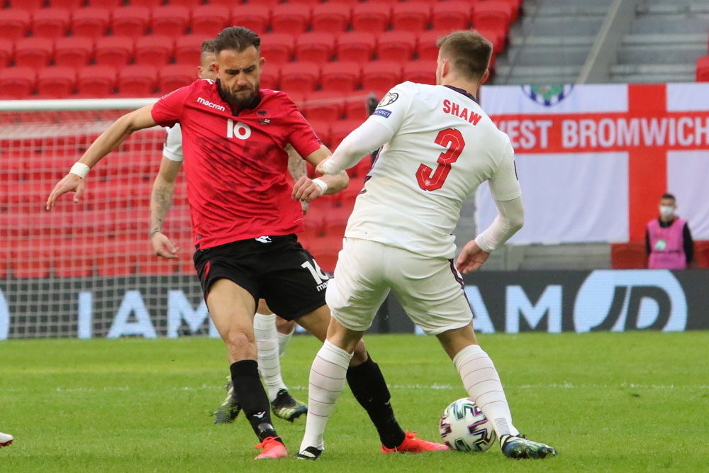 Kane dan Mount Bersinar, Inggris Gilas Albania