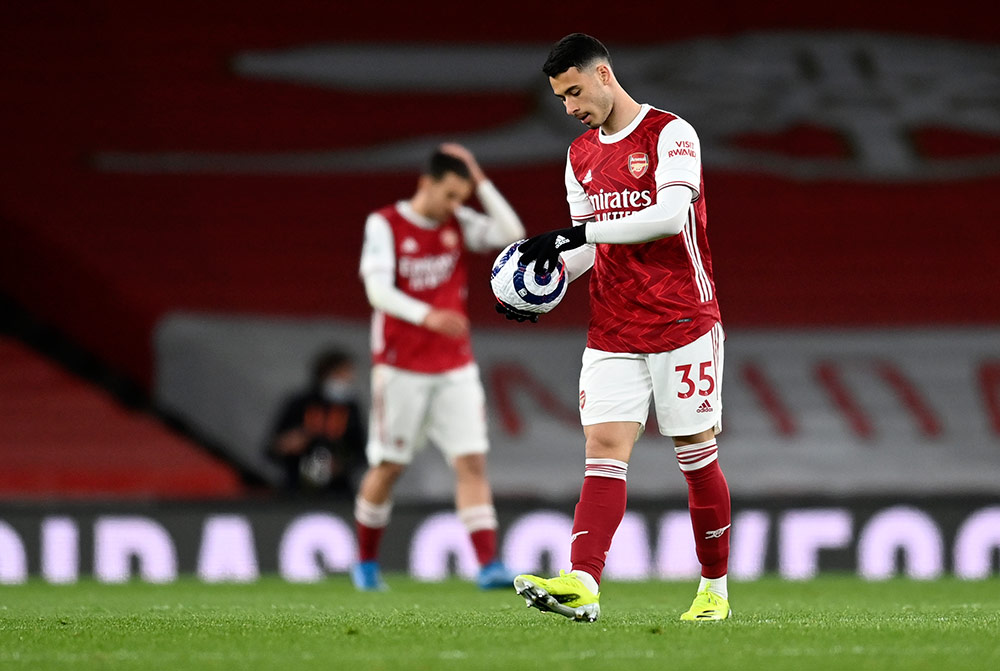Blunder Bernd Leno Bikin Arsenal Gigit Jari