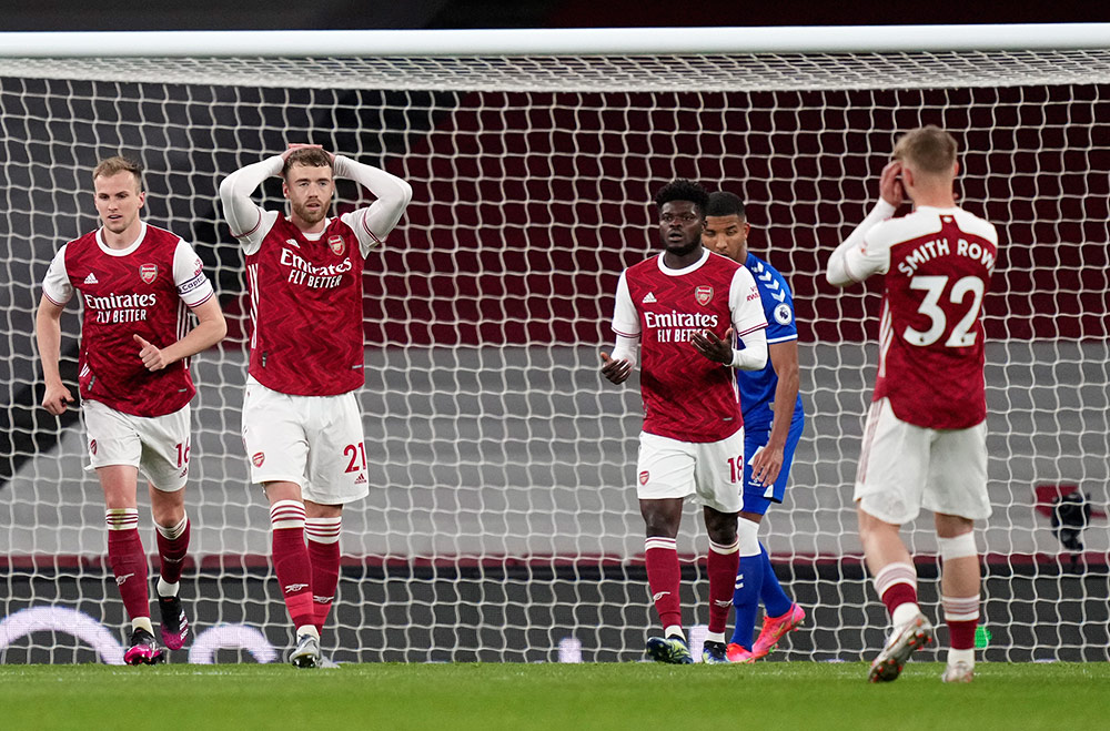 Blunder Bernd Leno Bikin Arsenal Gigit Jari