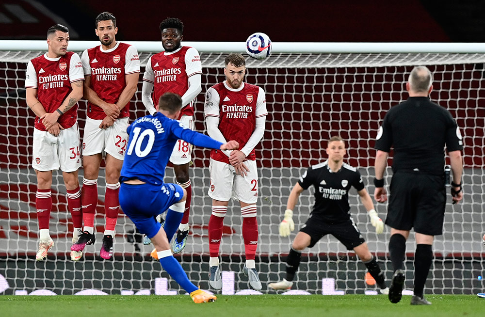 Blunder Bernd Leno Bikin Arsenal Gigit Jari