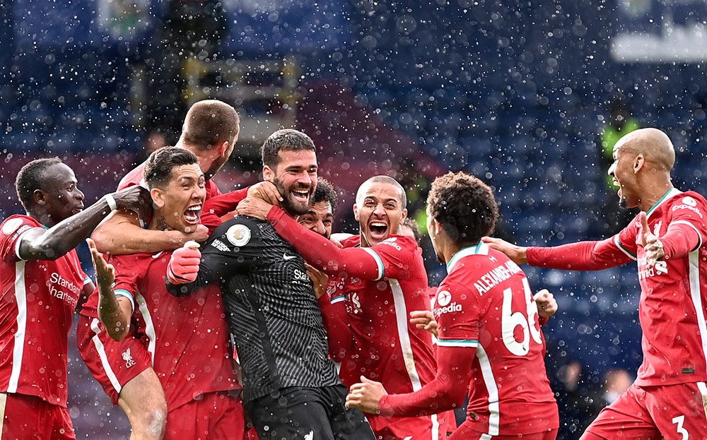 Alisson Cetak Gol Dramatis, Liverpool Menang