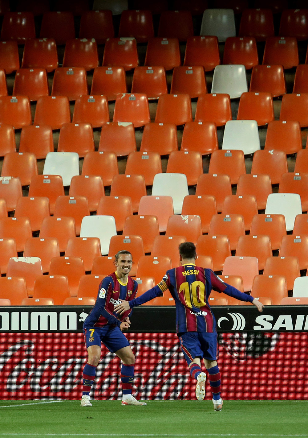 Messi dan Griezmann Antar Barca Sikat Valencia