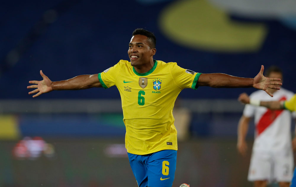 Brasil Pesta Gol ke Gawang Peru