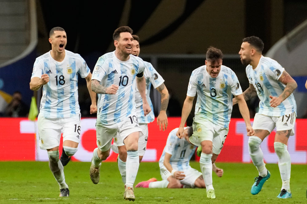 Emiliano Martinez Tokcer di Adu Penalti, Argentina ke Final Copa America 2021