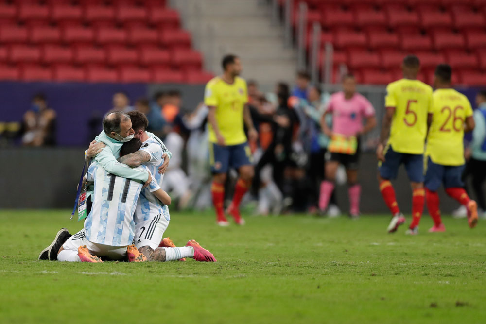 Emiliano Martinez Tokcer di Adu Penalti, Argentina ke Final Copa America 2021