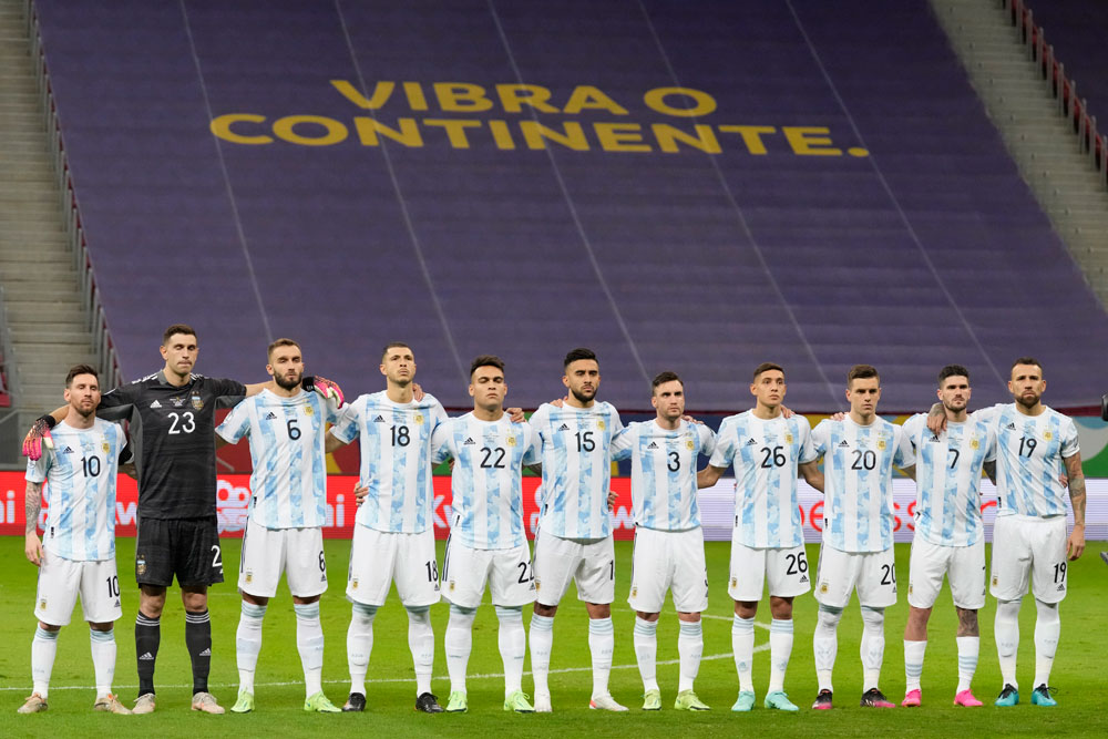 Emiliano Martinez Tokcer di Adu Penalti, Argentina ke Final Copa America 2021