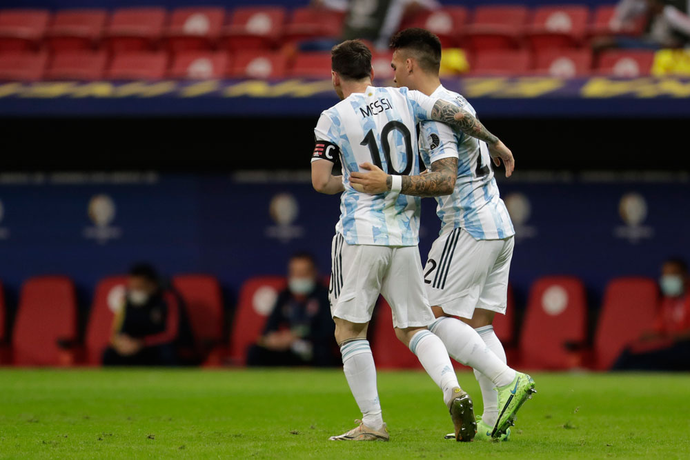 Emiliano Martinez Tokcer di Adu Penalti, Argentina ke Final Copa America 2021