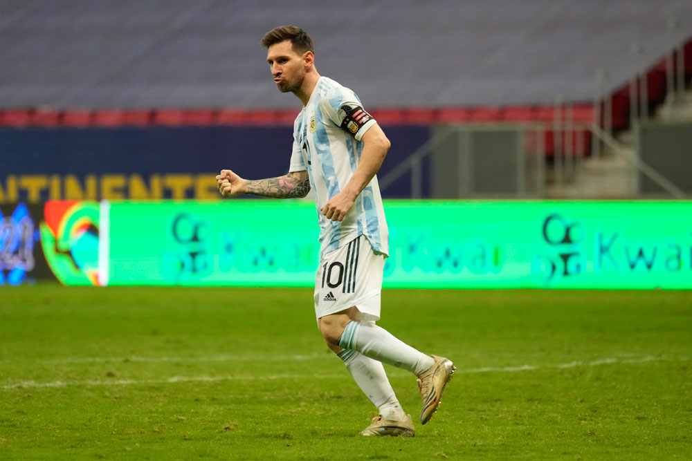 Emiliano Martinez Tokcer di Adu Penalti, Argentina ke Final Copa America 2021