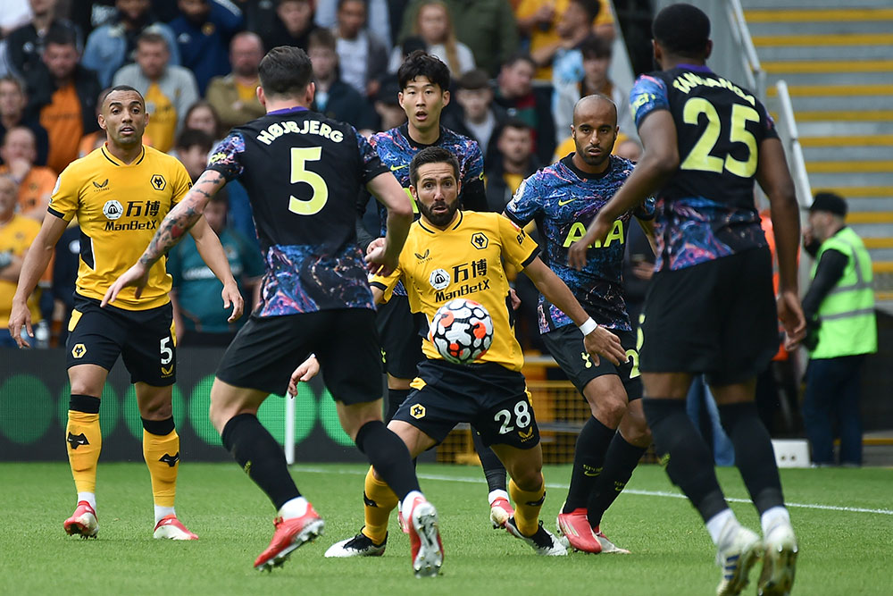 Penalti Dele Alli Bawa Spurs Menang di Molineux
