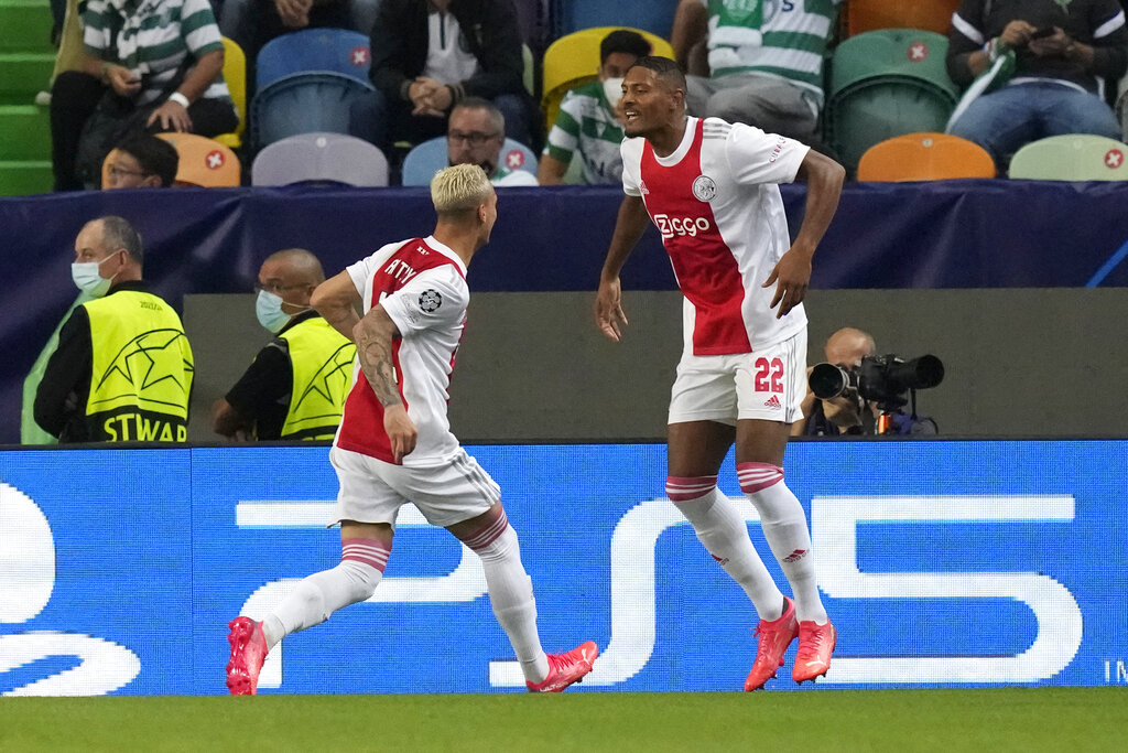 Sebastien Haller 4 Gol, Ajax Gilas Sporting