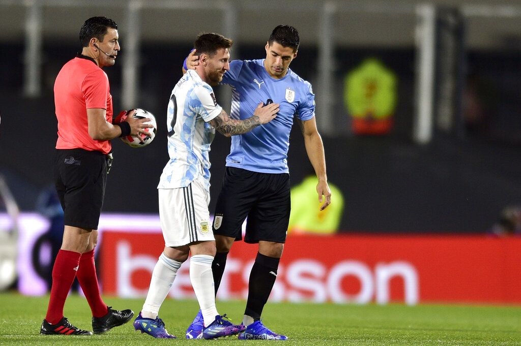 Lionel Messi Pimpin Argentina Sikat Uruguay