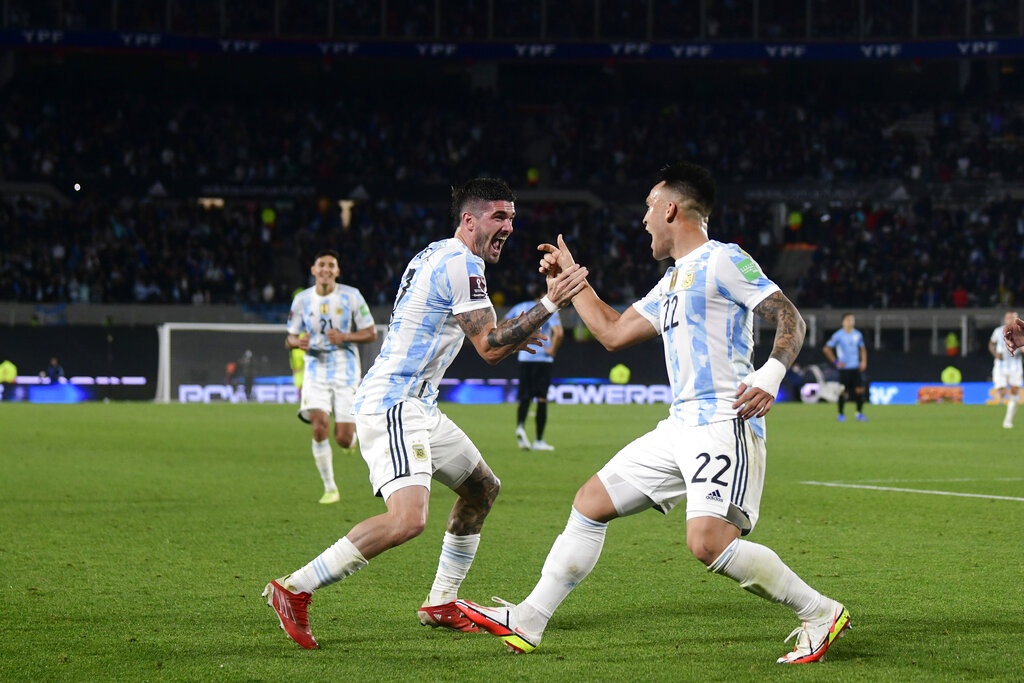 Lionel Messi Pimpin Argentina Sikat Uruguay