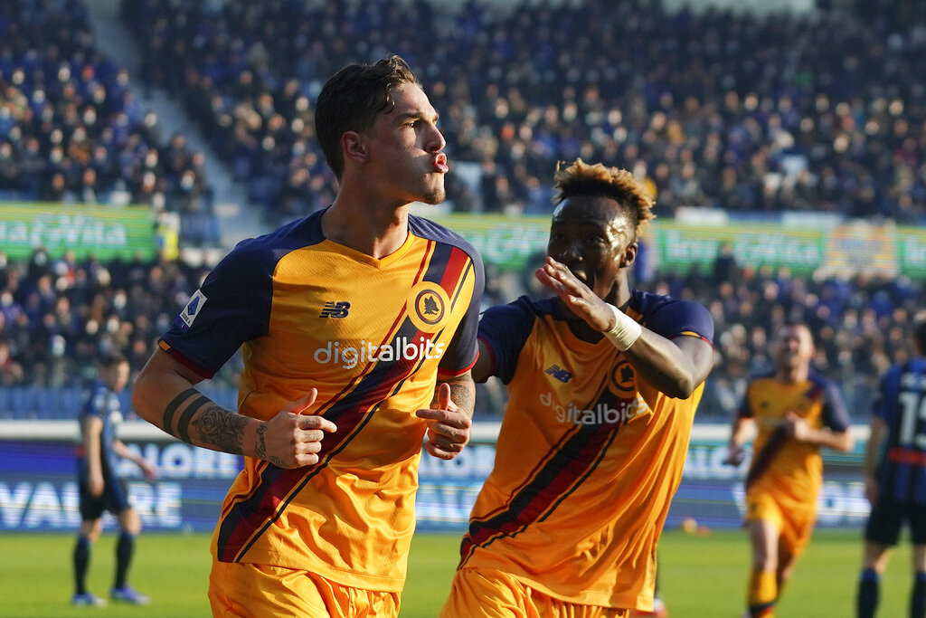 Pesta AS Roma di Markas Atalanta
