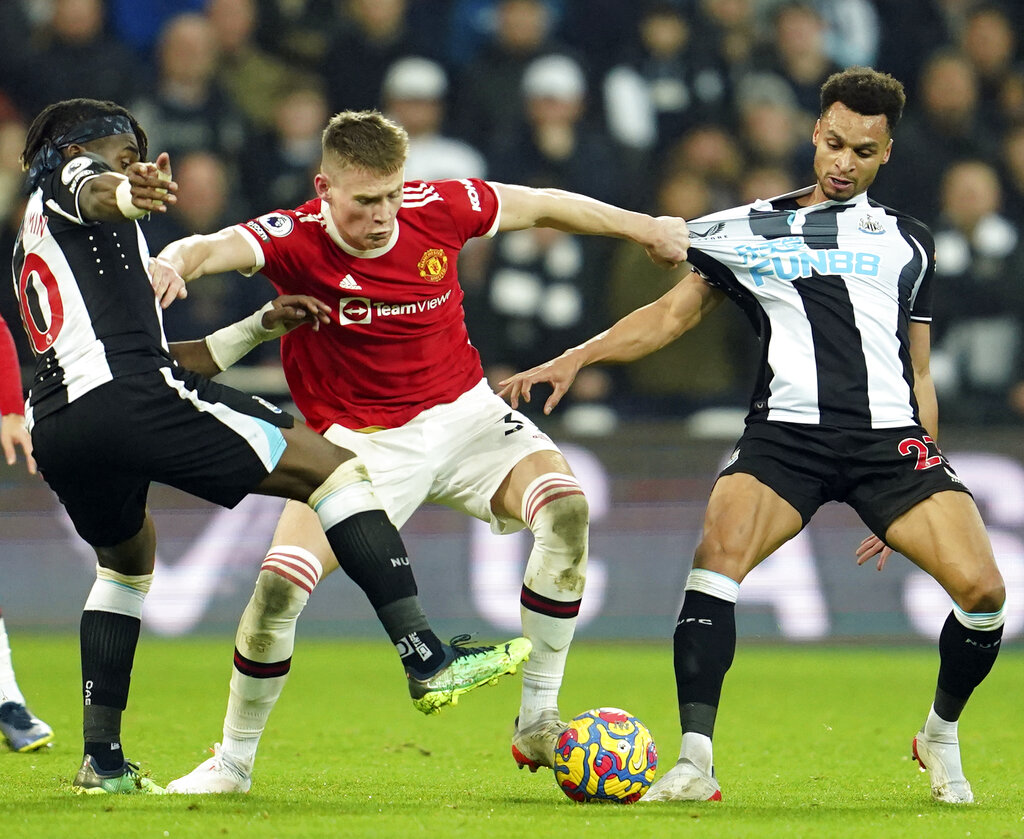 Edinson Cavani Selamatkan MU di Markas Newcastle