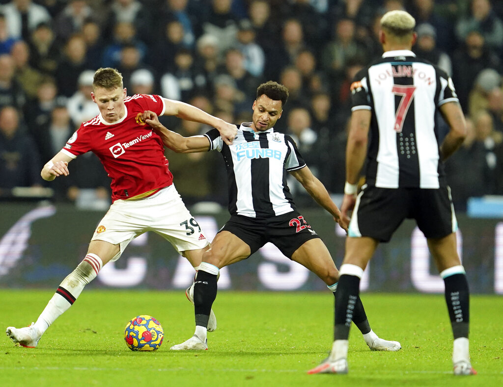 Edinson Cavani Selamatkan MU di Markas Newcastle