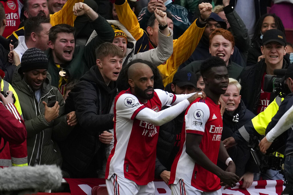 Manchester City Berpesta di Emirates