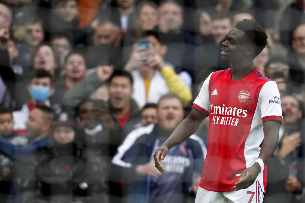 Manchester City Berpesta di Emirates