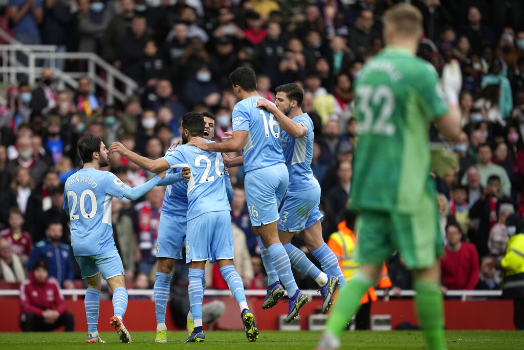 Manchester City Berpesta di Emirates