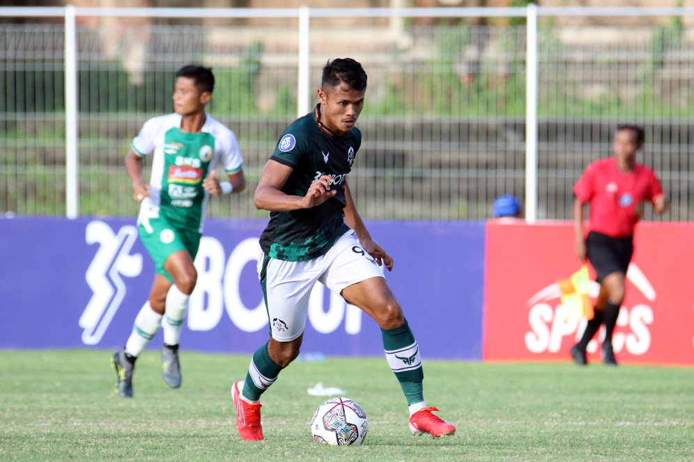 Aksi Menawan Dimas Drajad saat Borong Dua Gol ke Gawang PSS Sleman di BRI Liga 1