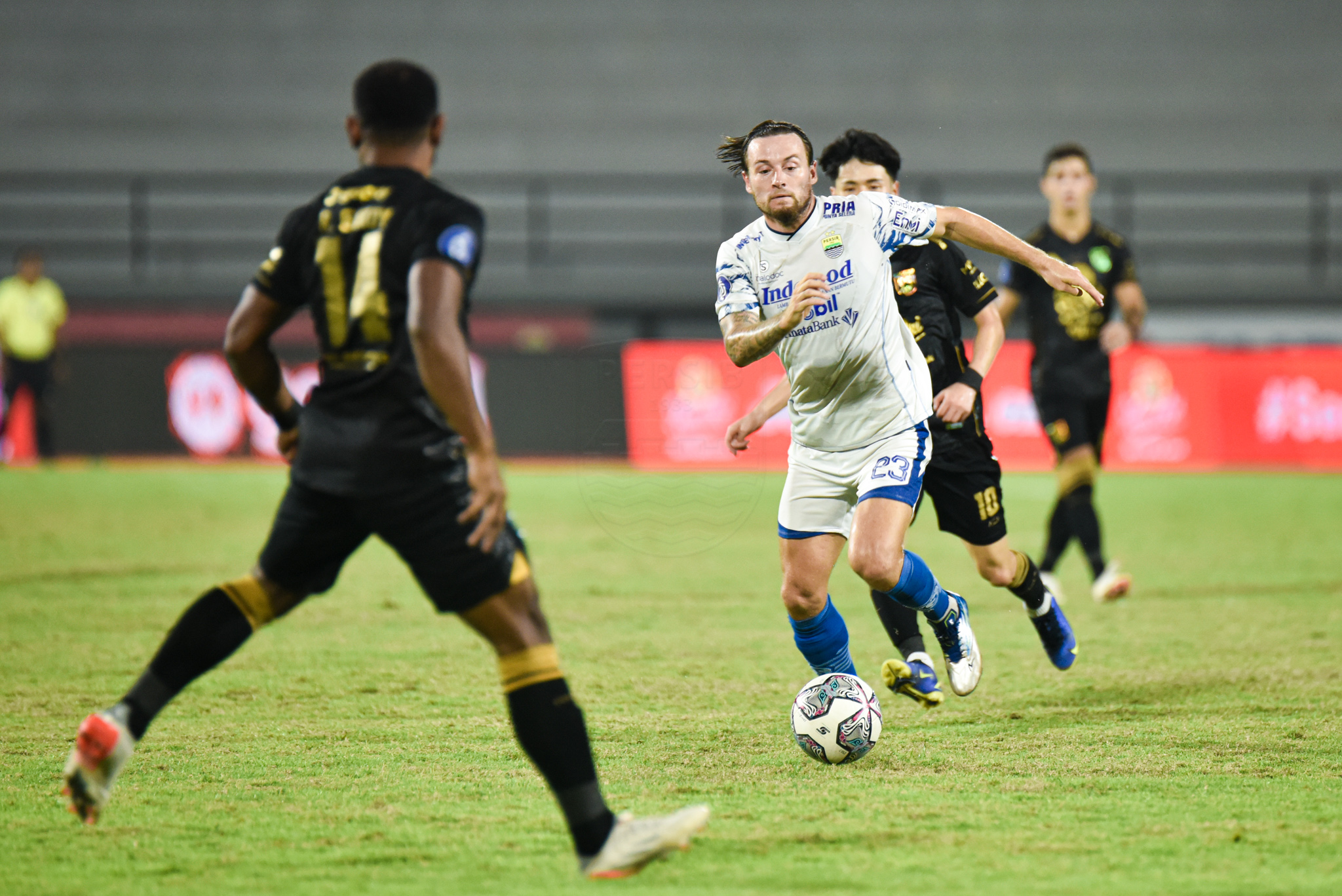 Persib Bandung Bermain Imbang Lawan Persebaya di BRI Liga 1, Kans Juara Makin Tipis