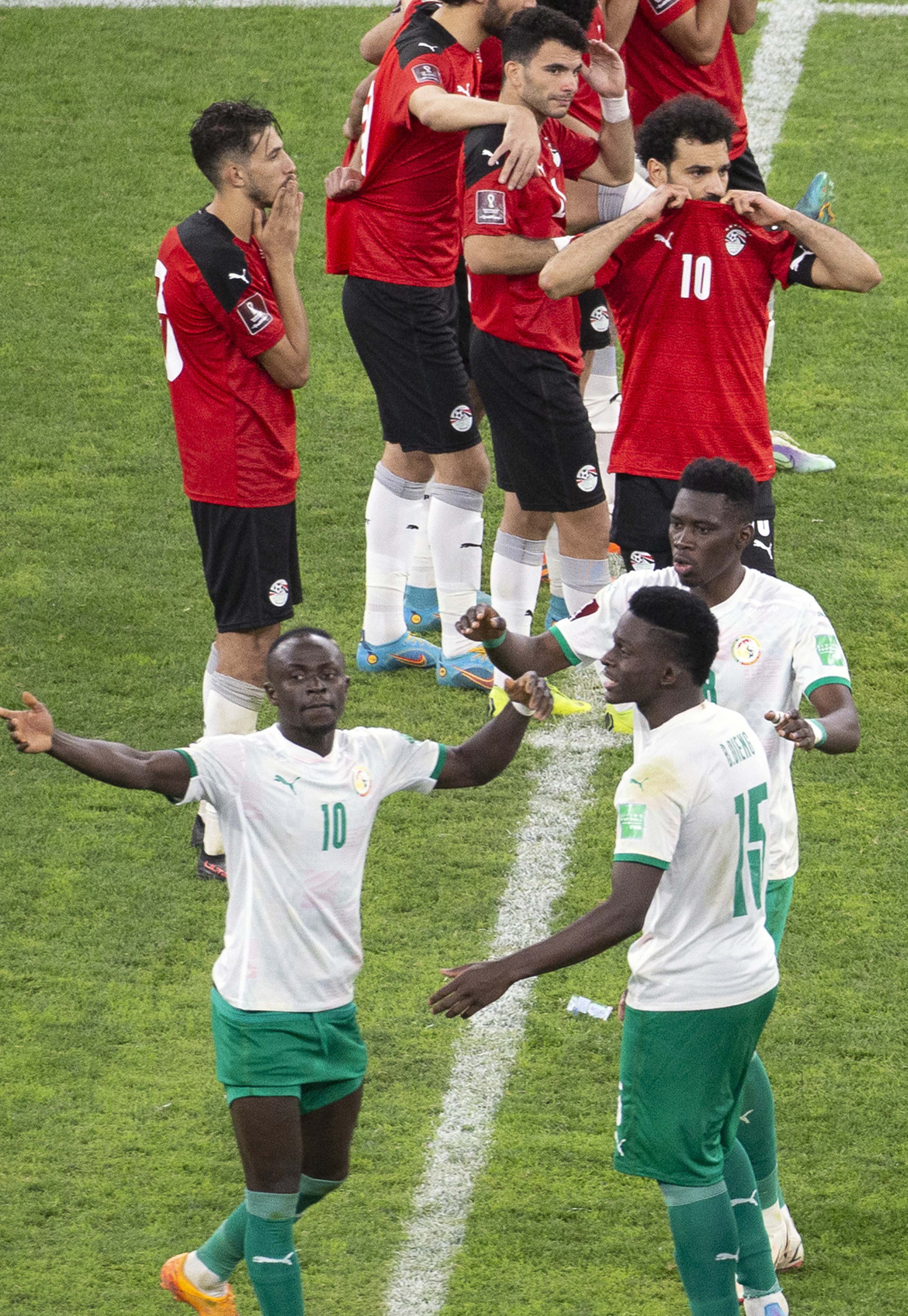 Dijaga Ketat Bestie dan Gagal Penalti, Sadio Mane Bikin Mohamed Salah Dejavu Kembali