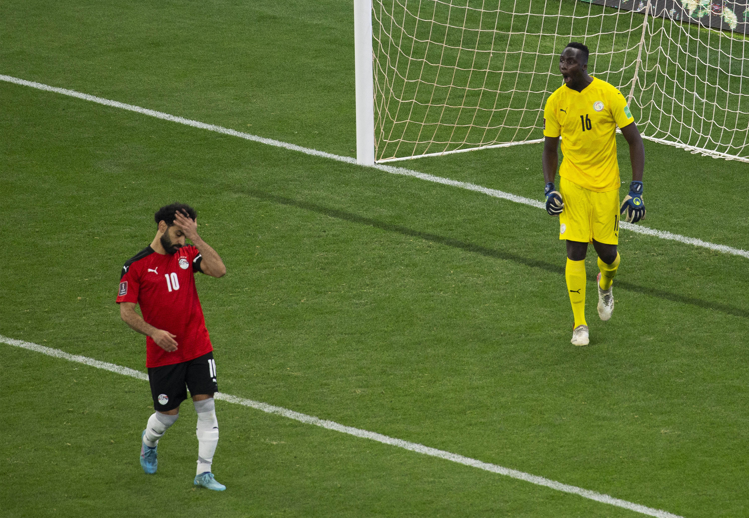 Dijaga Ketat Bestie dan Gagal Penalti, Sadio Mane Bikin Mohamed Salah Dejavu Kembali