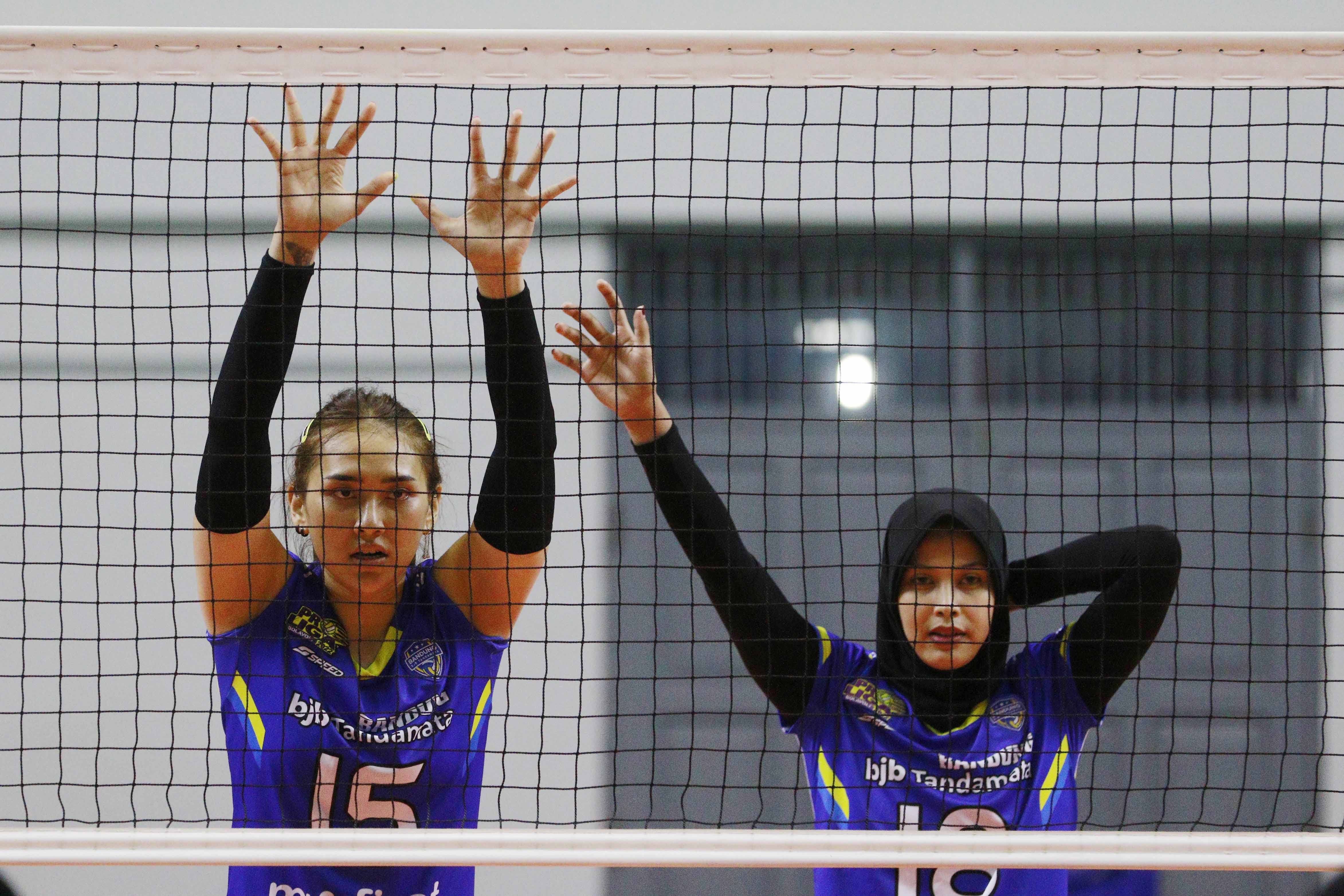 Senyum Yolla Yuliana Bikin Klepek-Klepek, Yuk Intip Aksinya di Proliga 2022