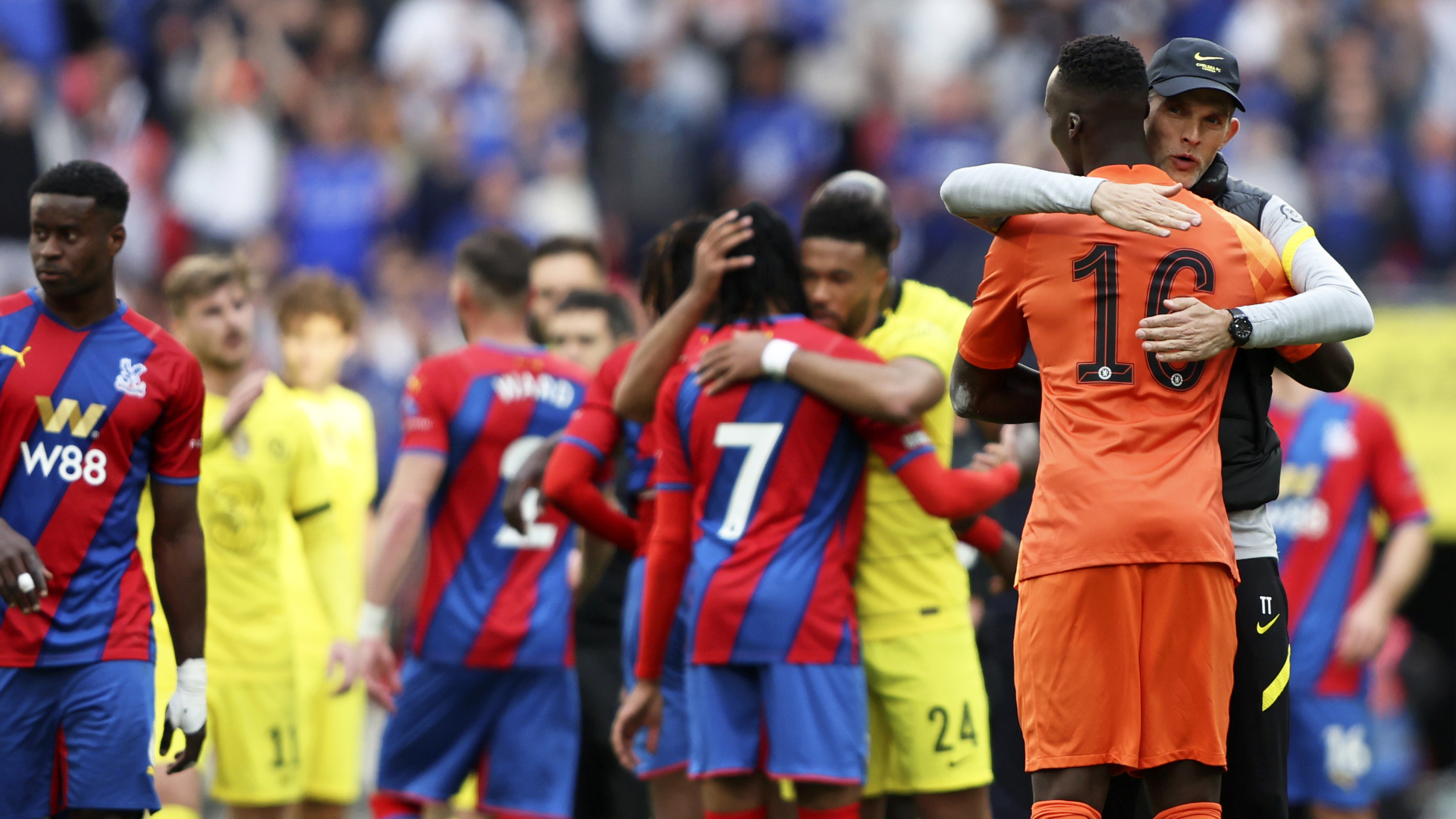 Aksi Hangat Thomas Tuchel, Peluk Pemainnya usai Singkirkan Crystal Palace di Semifinal FA Cup