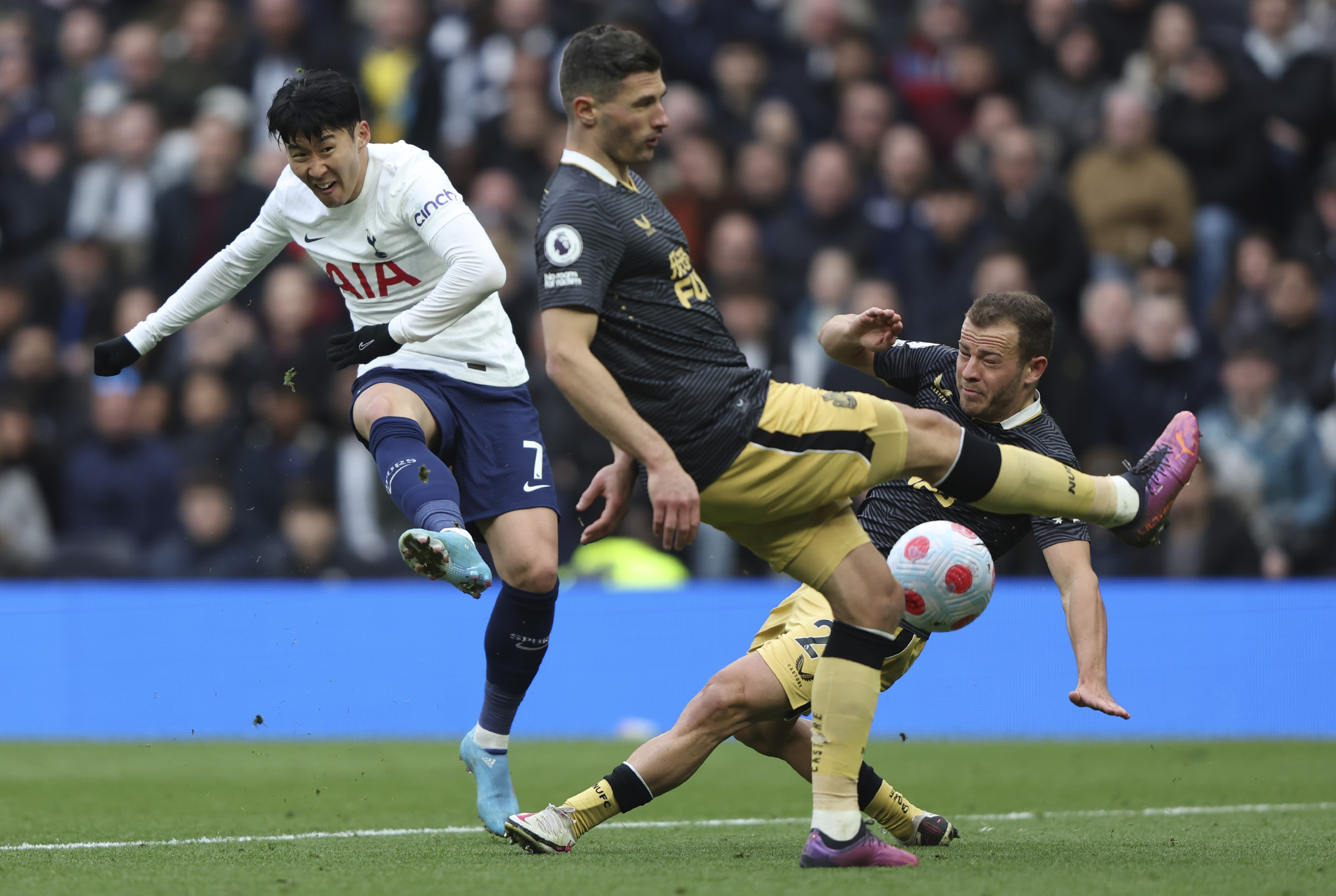5 Pemain di Premier League Musim Ini yang Tampil Lebih Baik dari Mohamed Salah