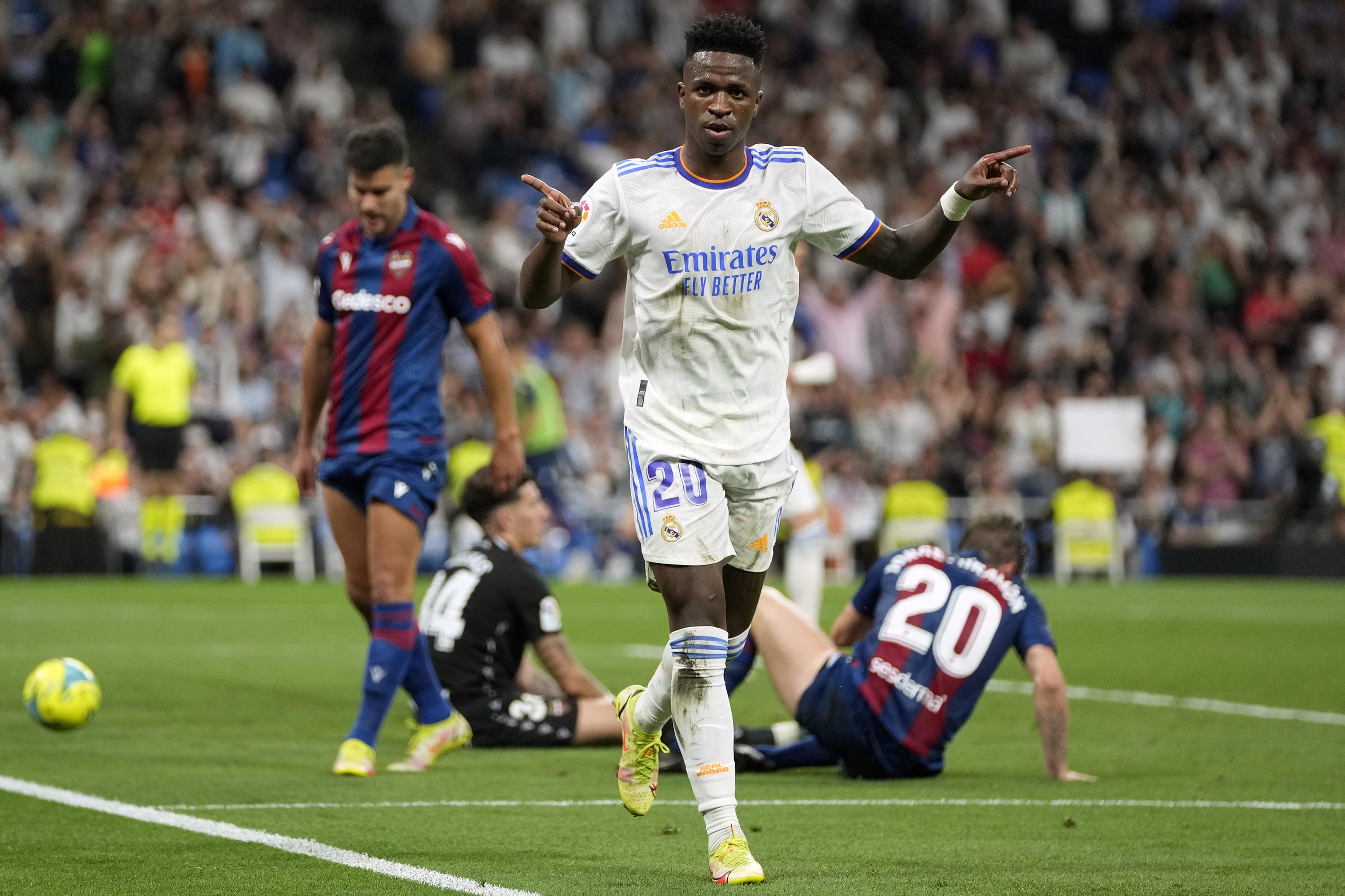 Tampil Menawan, Vinicius Junior Borong Tiga Gol dan Jadi Bintang Lapangan saat Real Madrid Pesta 6-0 ke Gawang Levante Tampil Menawan, Vinicius Junior Borong Tiga Gol dan Jadi Bintang Lapangan saat Real Madrid Pesta 6-0 ke Gawang Levante