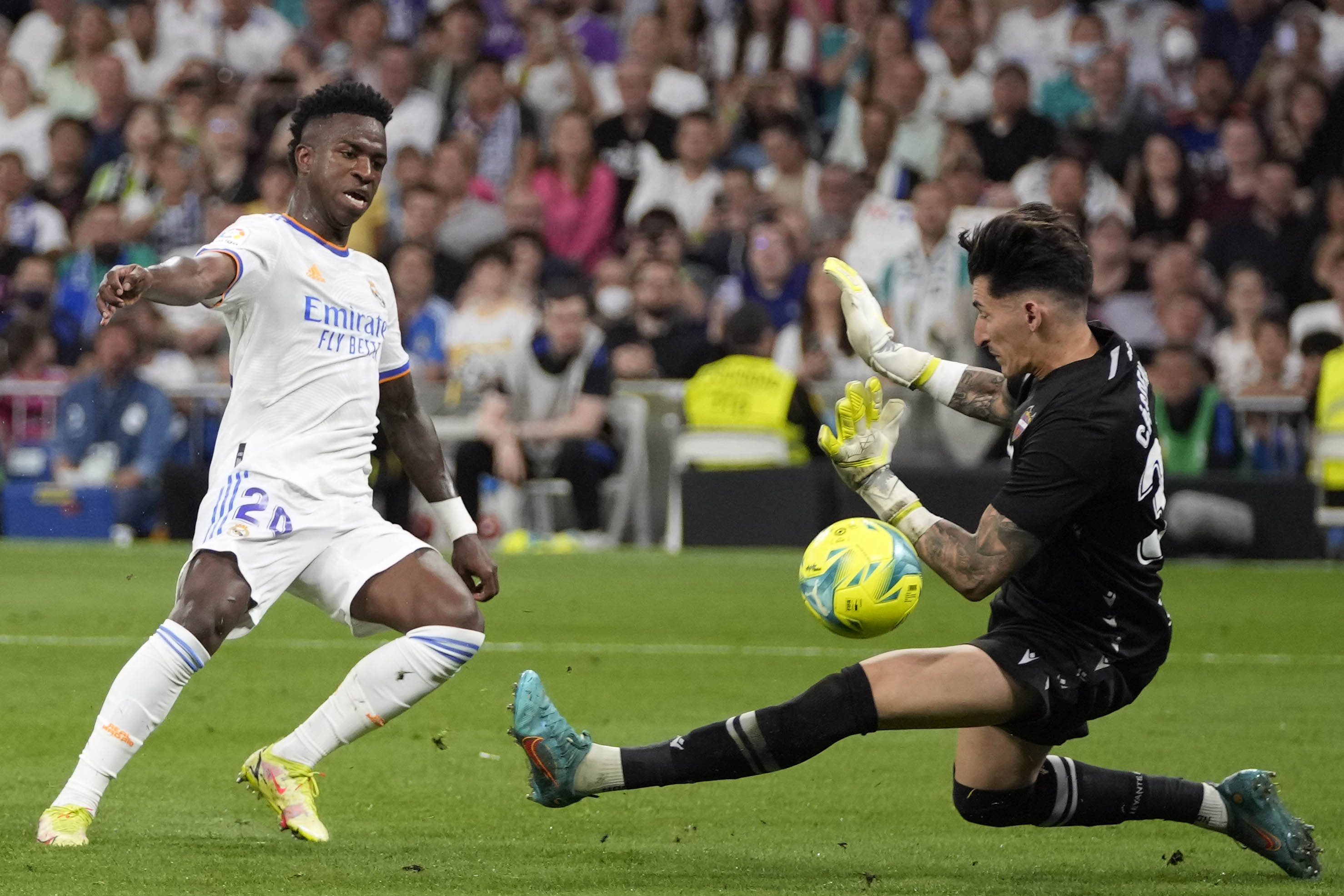 Tampil Menawan, Vinicius Junior Borong Tiga Gol dan Jadi Bintang Lapangan saat Real Madrid Pesta 6-0 ke Gawang Levante